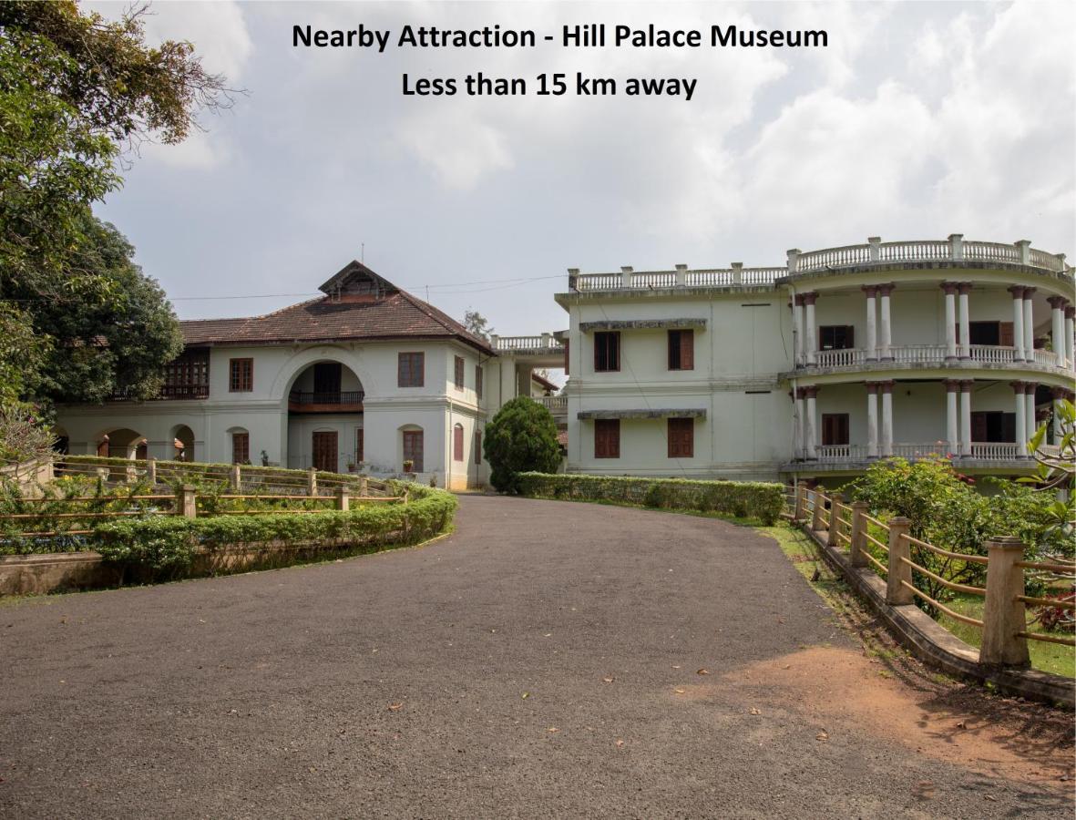 Spot On 60665 Royal Tourist Home Valāncheri Exterior foto
